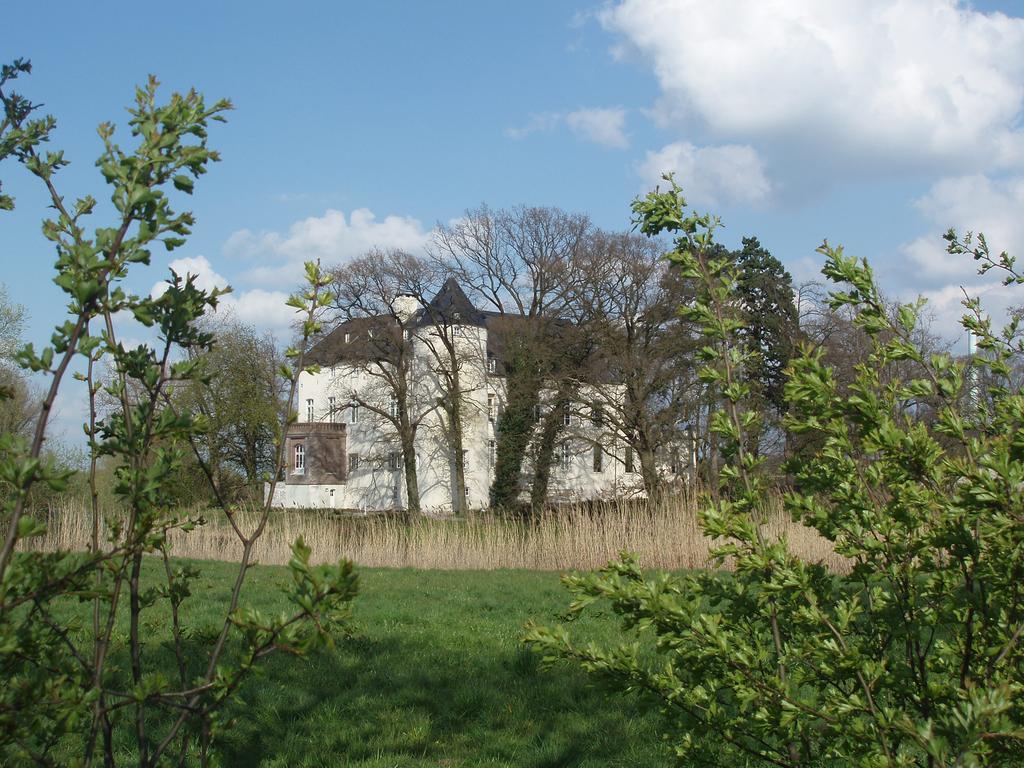 Burg Boetzelaer Hotel Kalkar Exterior photo