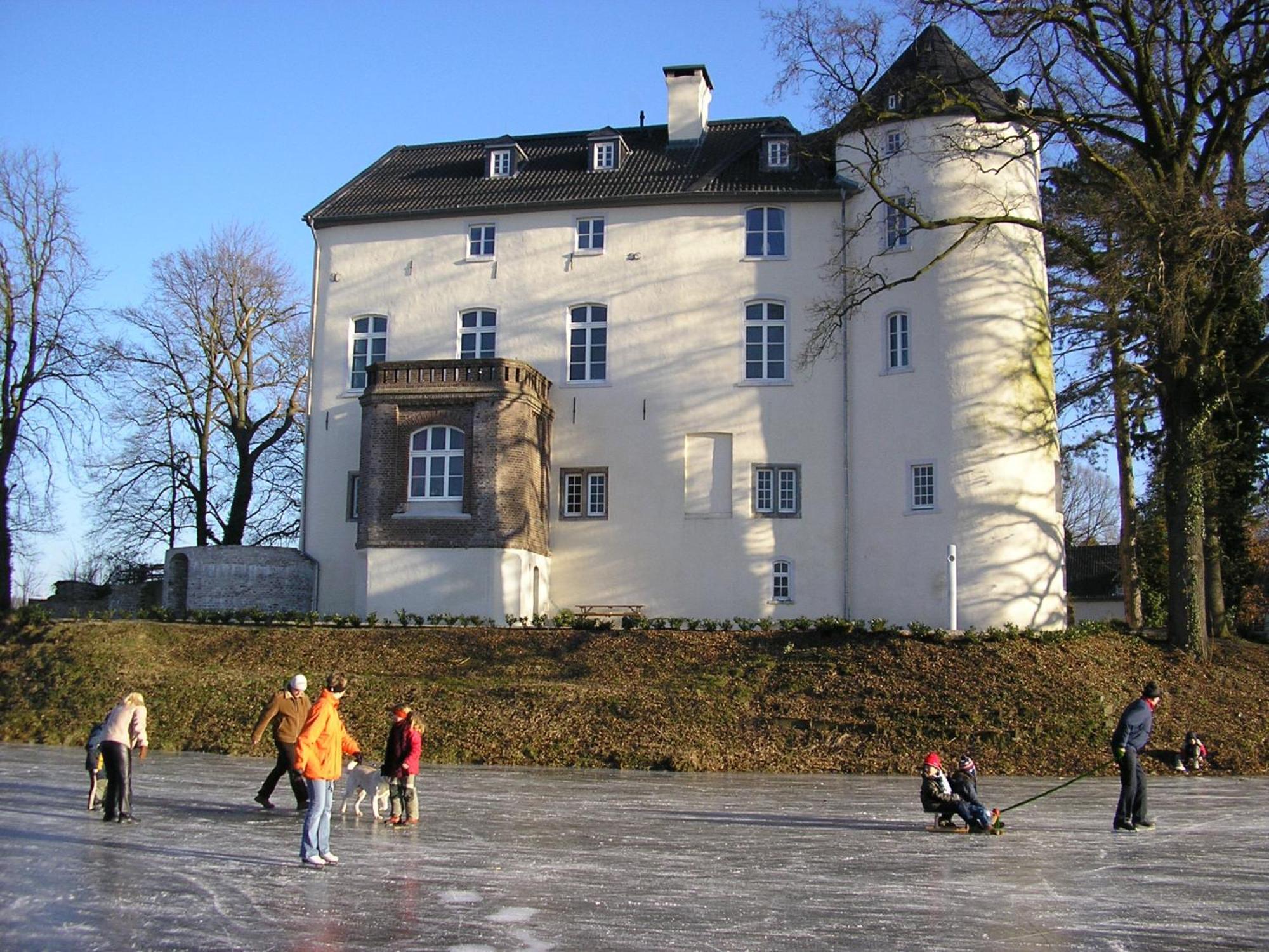 Burg Boetzelaer Hotel Kalkar Exterior photo