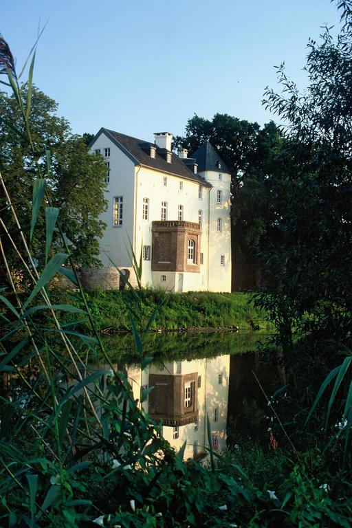 Burg Boetzelaer Hotel Kalkar Exterior photo